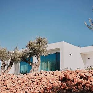 https://quinta-dos-vales-wine-estate-estombar.hotelaalgarve.com
